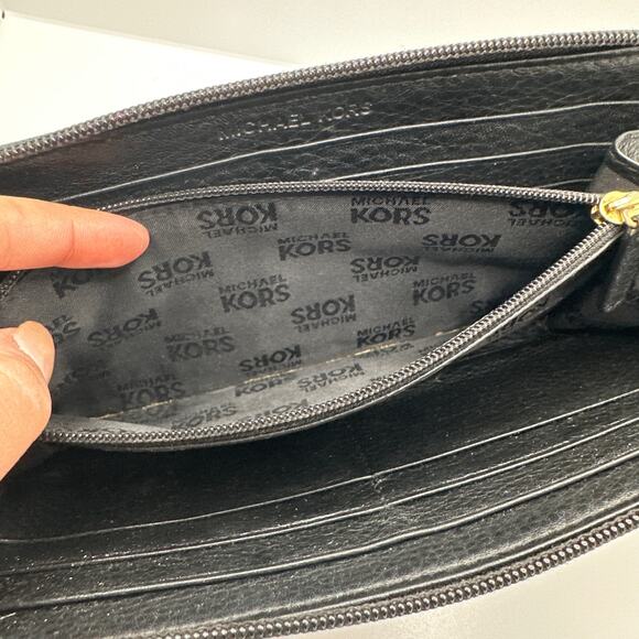 MICHAEL KORS Black Wallet - Picture 9 of 10